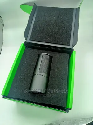 Razer Siren USB Microphone for Podcast and Youtube