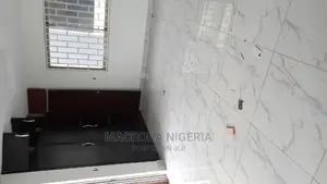 3bdrm Block of Flats in Adeniyi Jones for rent