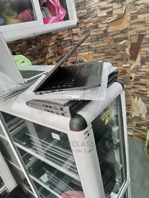 Laptop Dell Latitude 7390 8GB Intel Core I5 SSD 256GB
