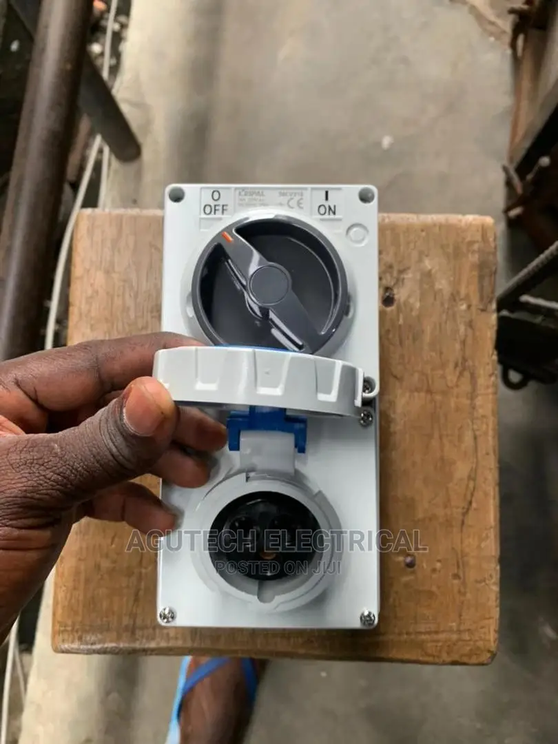 16a 3pin Single Phase Wall Mounted Switch Socket