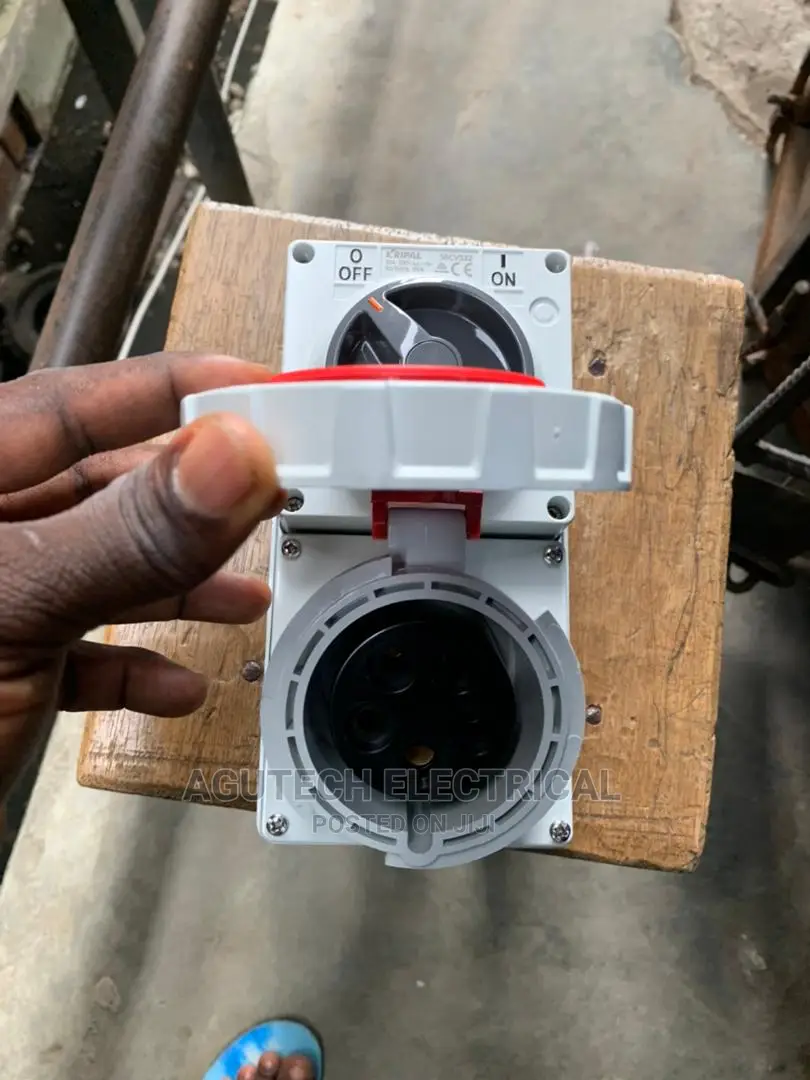 32a 5pin Three Phase Wall Mounted Switch Socket
