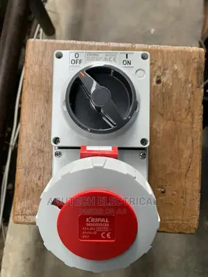 32a 5pin Three Phase Wall Mounted Switch Socket