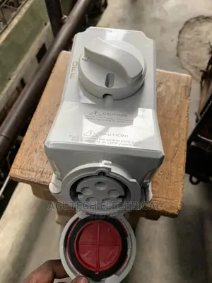 16a 5pin Three Phase Wall Mounted Switch Socket
