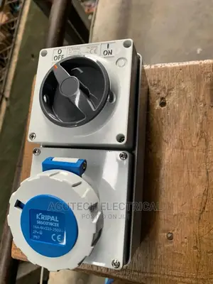 16a 3pin Single Phase Wall Mounted Switch Socket