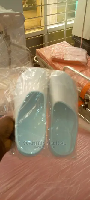 High Quality White Operation Theater Clogs Medical Shoe