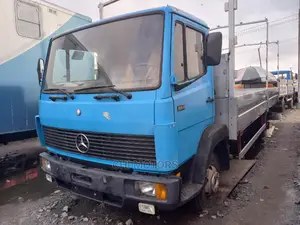 Mercedes Pickup 25feet 6tyres