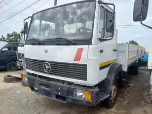 Mercedes Truck 814 25feet 6bolts