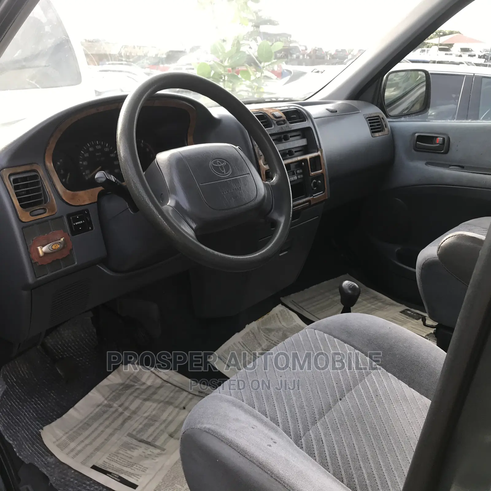 Toyota HiAce 2000 Blue