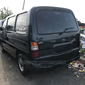 Toyota HiAce 2000 Blue