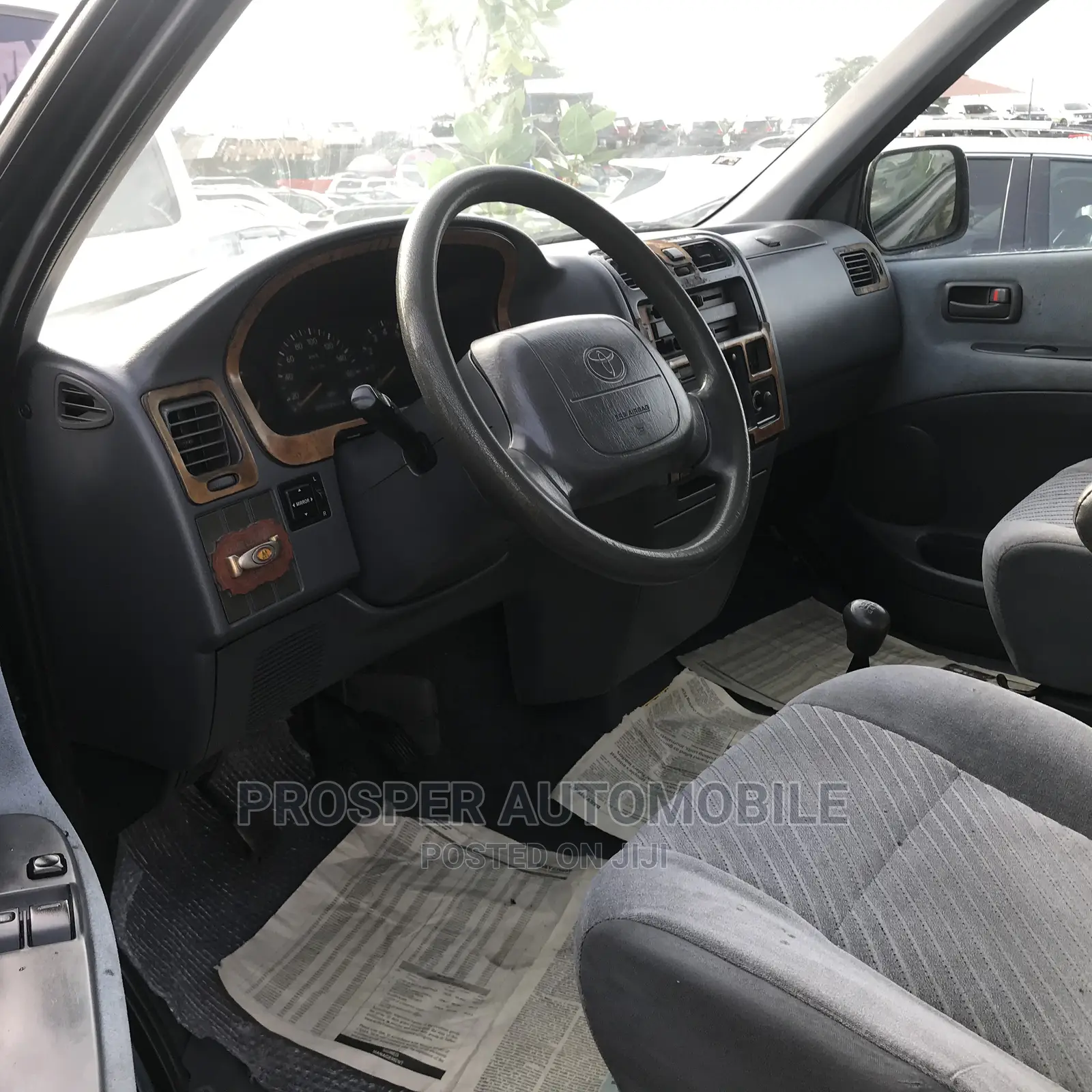 Toyota HiAce 2000 Blue