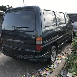 Toyota HiAce 2000 Blue
