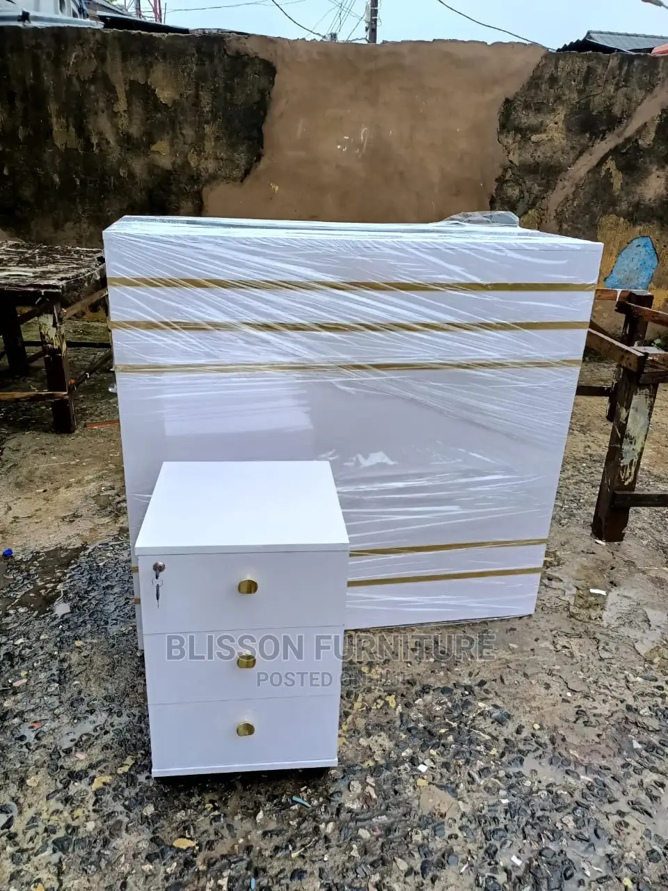 Quality Receptionist Table With Mobile Drawer