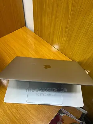 Laptop Apple MacBook Pro 2017 8GB Intel Core I5 SSD 256GB
