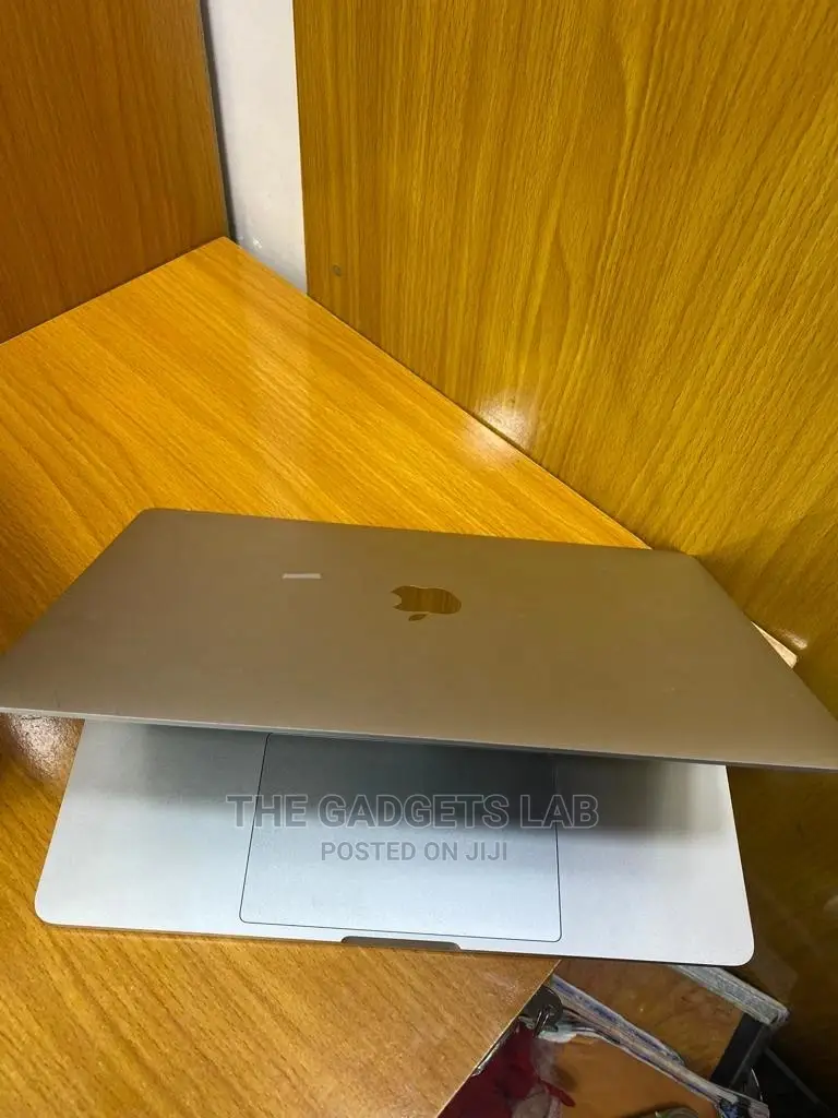 Laptop Apple MacBook Pro 2017 8GB Intel Core I5 SSD 256GB