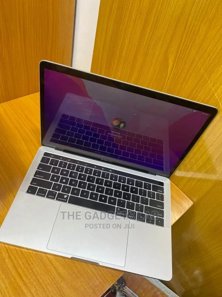 Laptop Apple MacBook Pro 2017 8GB Intel Core I5 SSD 256GB