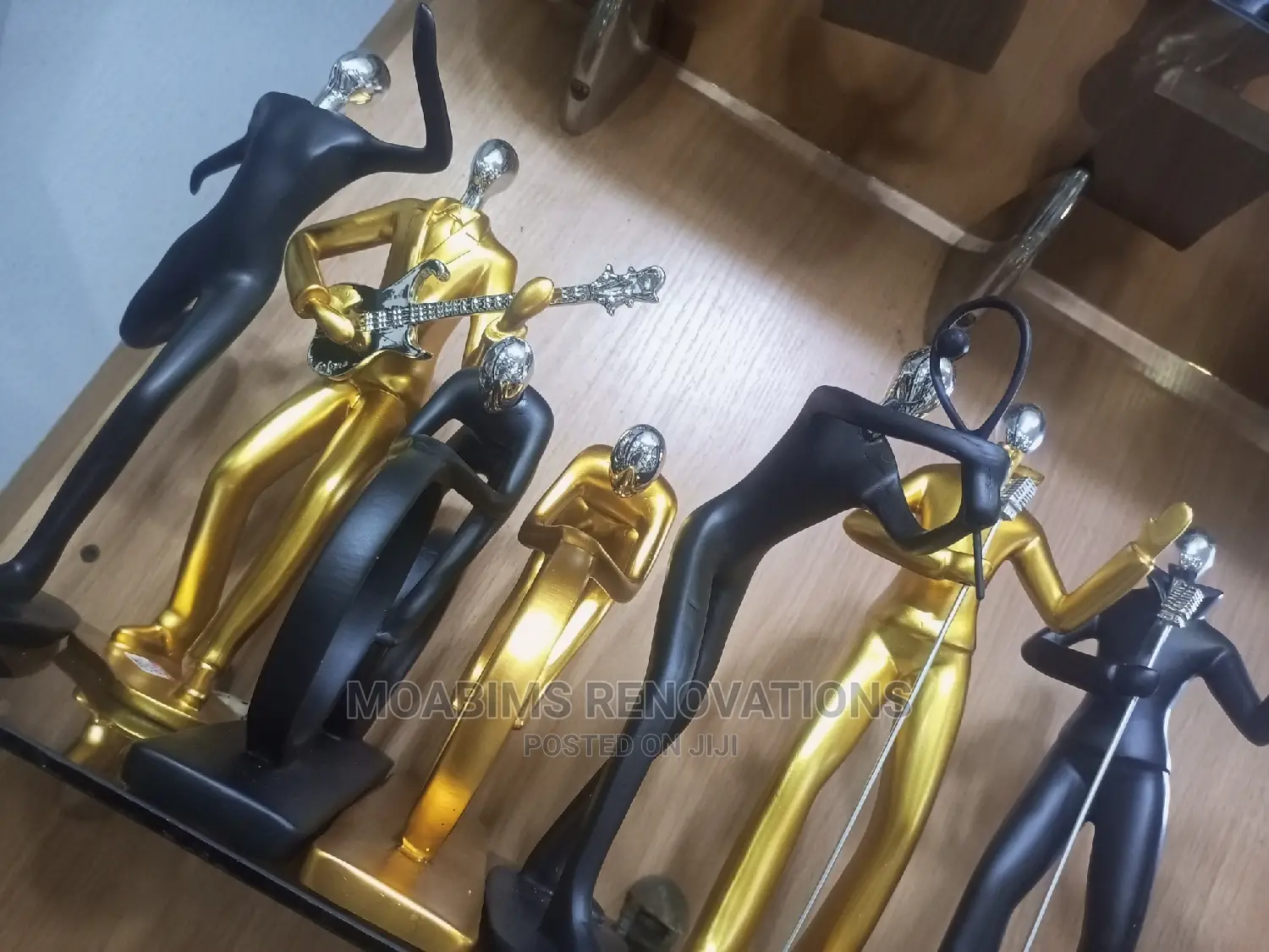 Figurines Black and Gold Man