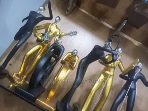 Figurines Black and Gold Man
