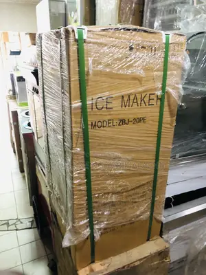 20kg Big Size Cubes Ice Maker/Ice Cube Machine With Bottle
