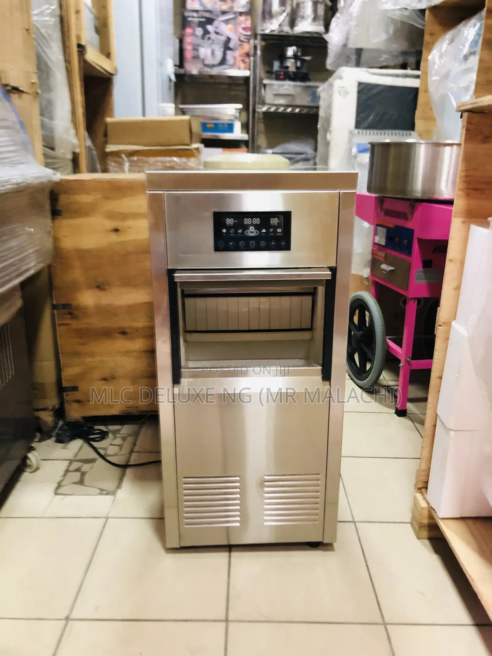 30 Big Size Cubes Ice Cube Machine Available (20kg Capacity)