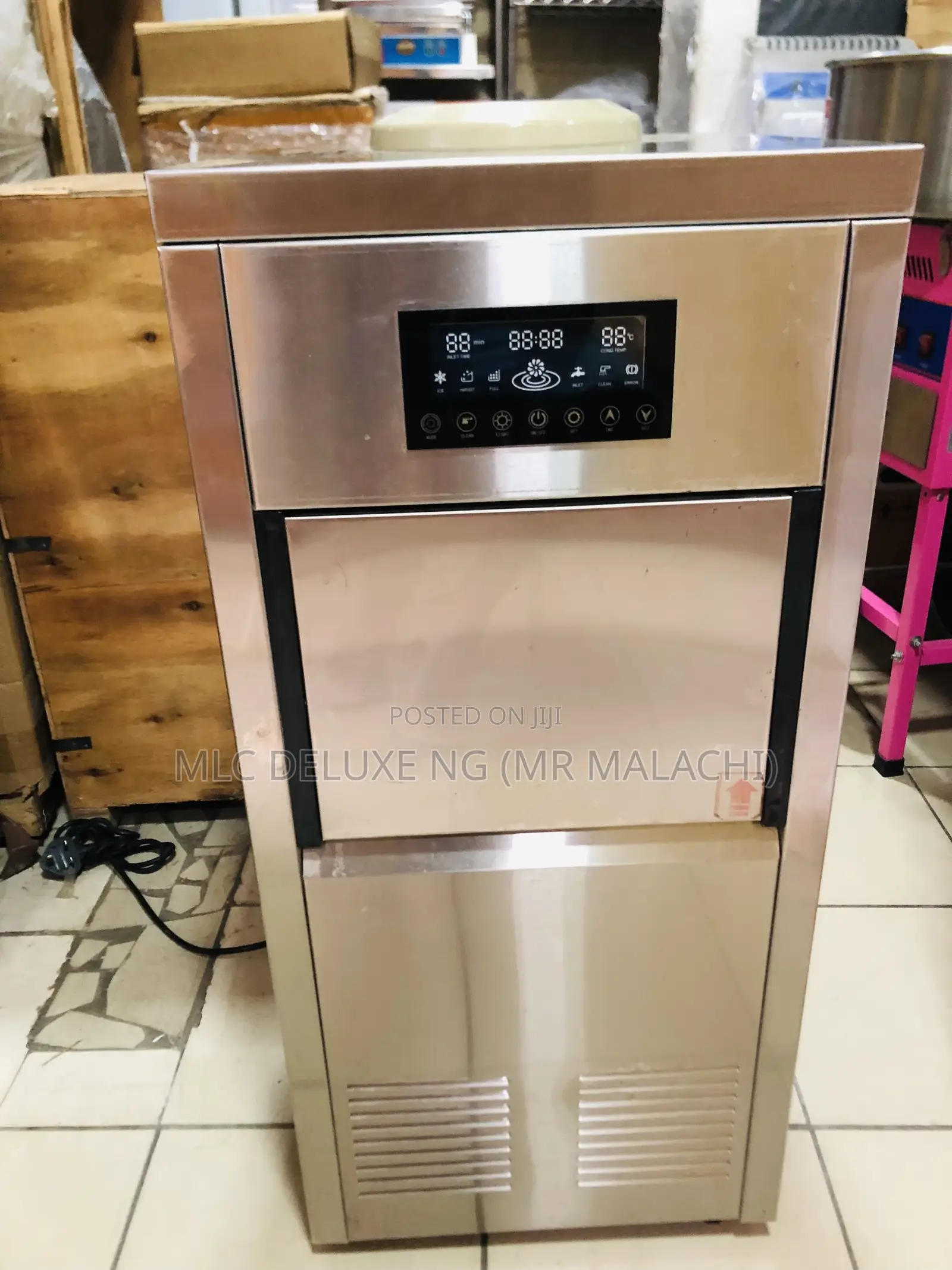 30 Big Size Cubes Ice Cube Machine Available (20kg Capacity)
