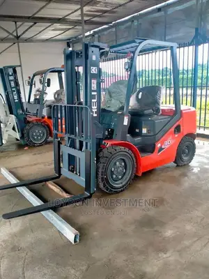 Forklifts of Different Tons Available for Long-Term Hire