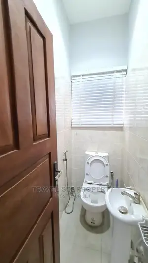 Furnished 3bdrm Block of Flats in Bananas Lsland Roads for rent