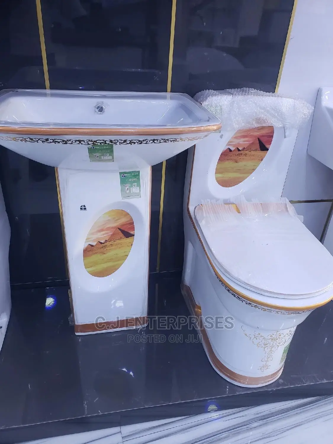 Wc Set With Unique Design