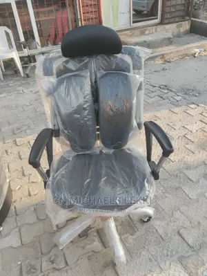Kidney Chair