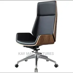 Quality Executive Swivel Leather Office Chair.