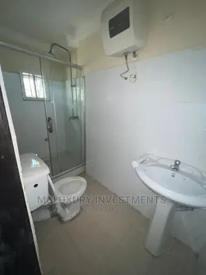 2bdrm Block of Flats in Lekki Phase 1 for rent