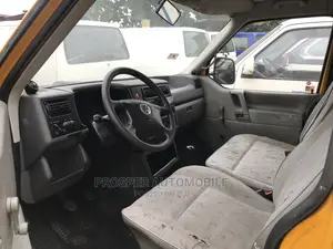 Volkswagen Transporter 1999 Yellow
