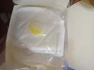 KN95 Dust Mask (White)
Single Package 
4 Layer