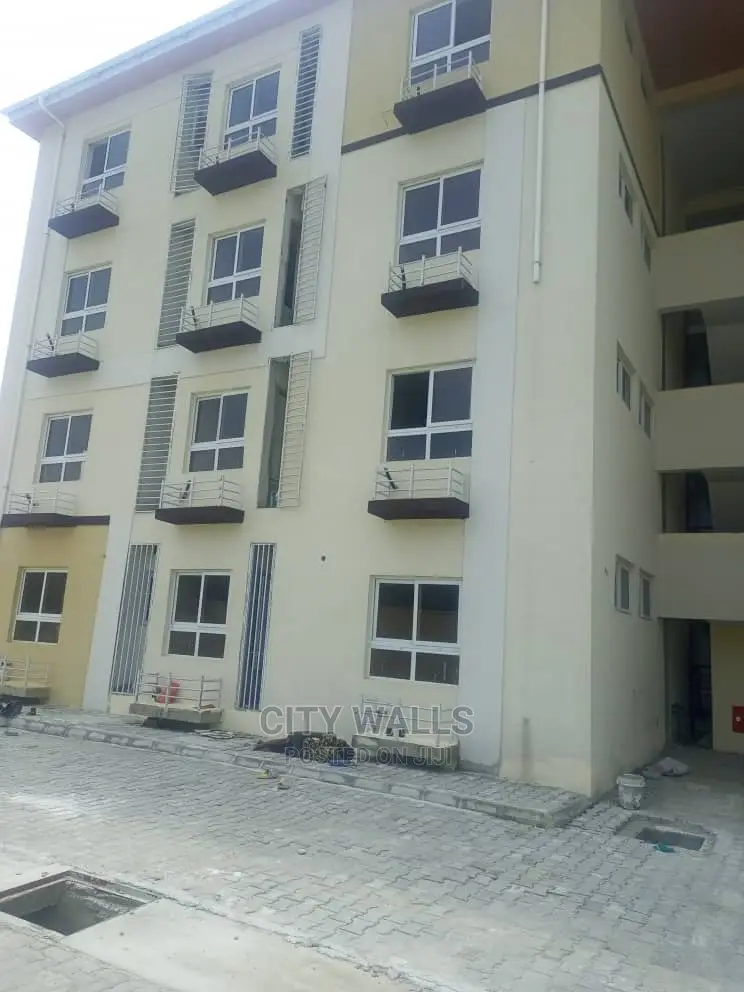 2bdrm Block of Flats in Northern Foreshore, Chevron for Sale