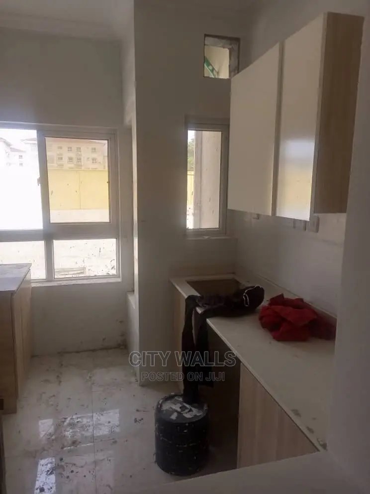 2bdrm Block of Flats in Northern Foreshore, Chevron for Sale