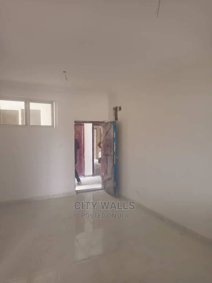2bdrm Block of Flats in Northern Foreshore, Chevron for Sale