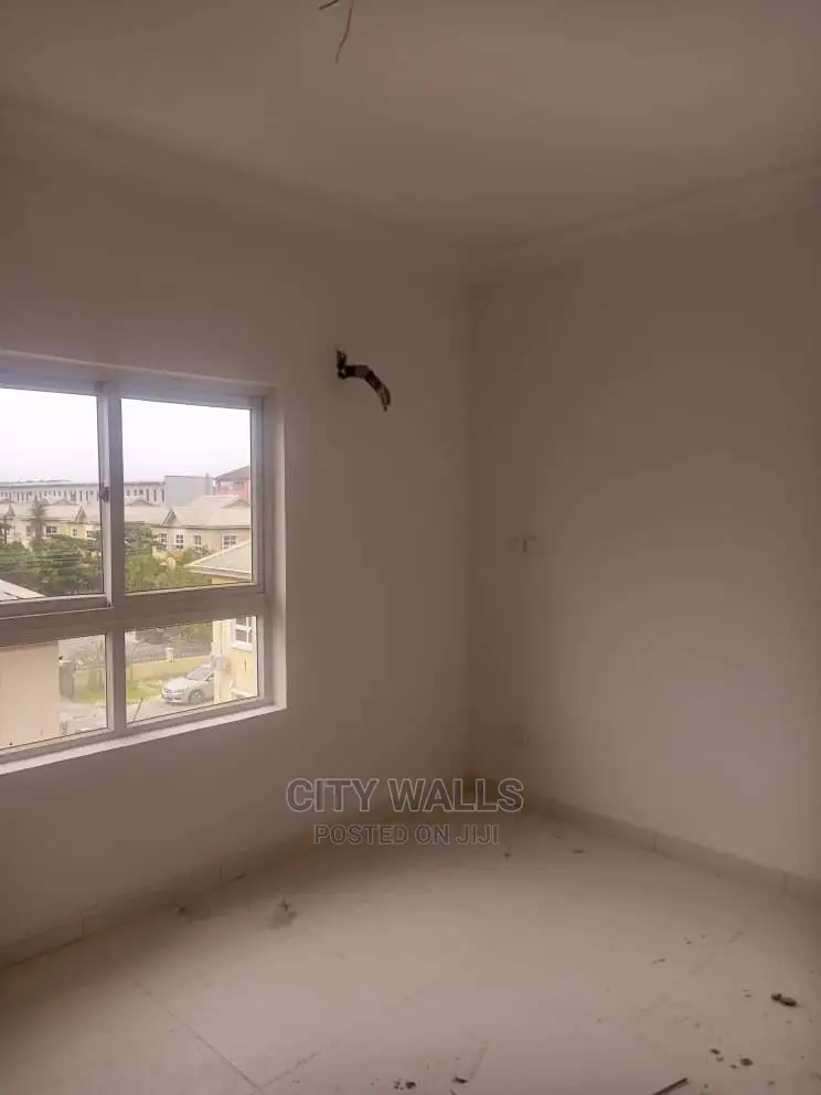 2bdrm Block of Flats in Northern Foreshore, Chevron for Sale