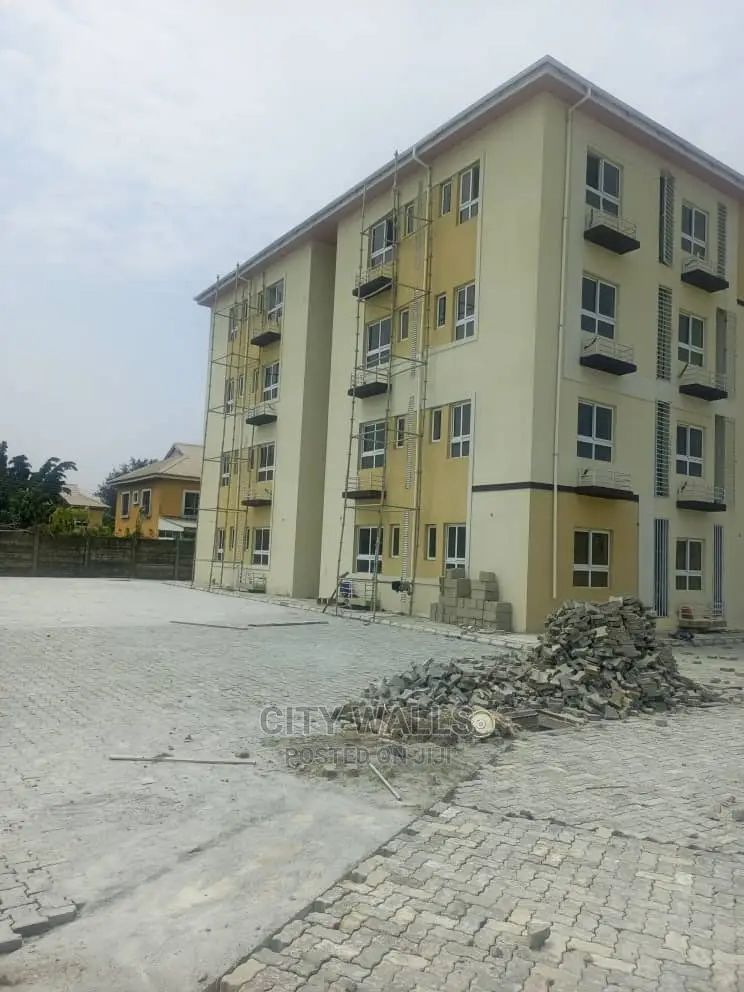 2bdrm Block of Flats in Northern Foreshore, Chevron for Sale