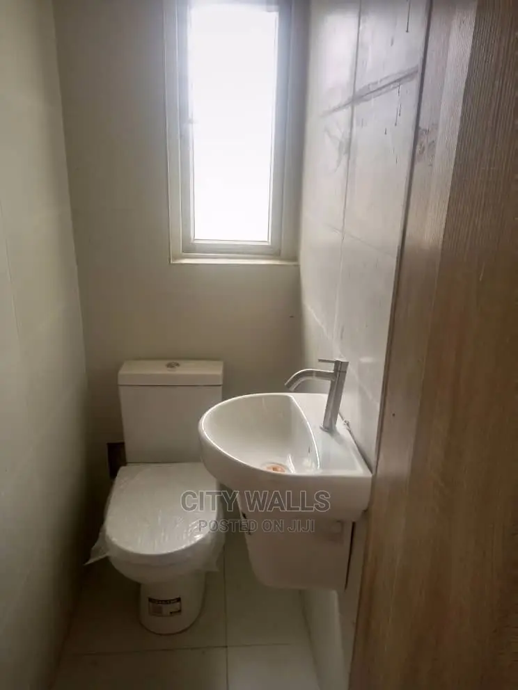 2bdrm Block of Flats in Northern Foreshore, Chevron for Sale