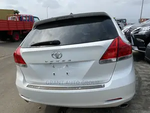 Toyota Venza V6 AWD 2010 White