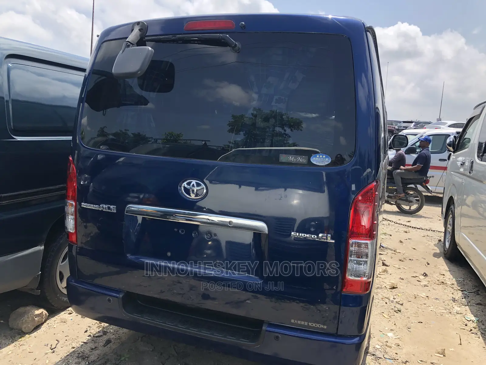 Toyota HiAce 2010 Blue
