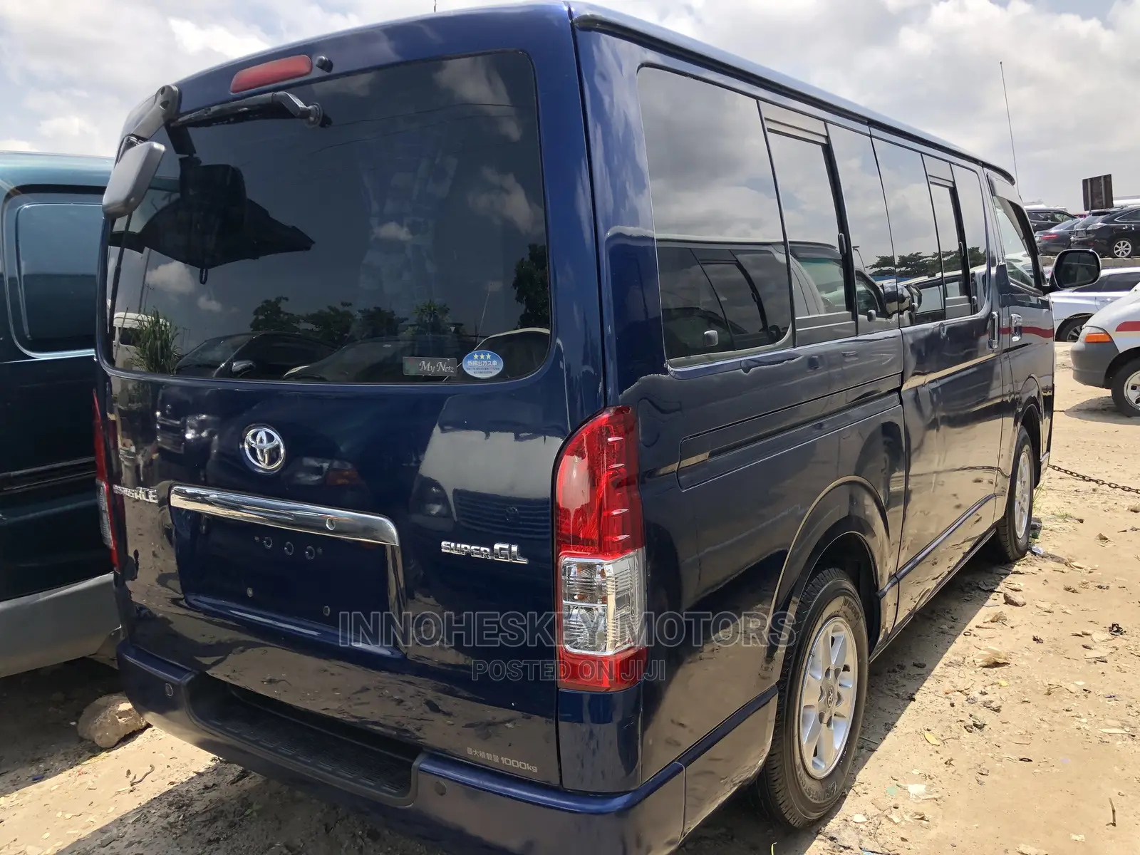 Toyota HiAce 2010 Blue