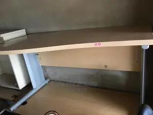 Excutive Table With Drawer for Your Office