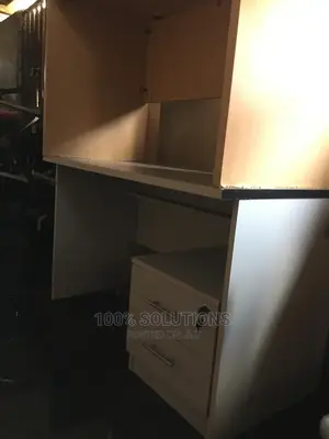 Excutive Table With Drawer for Your Office