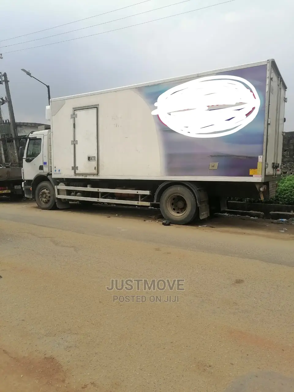 Hire Truck for Relocation and Moving Goods