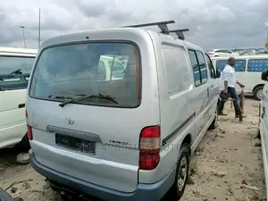 Toyota HiAce 1998 Silver