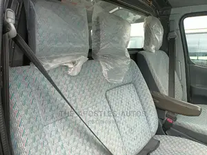 Toyota HiAce 1998 Silver