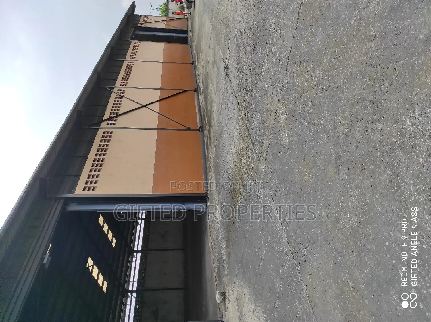A Massive Warehouse in Elelewon Off Eleme Junctions