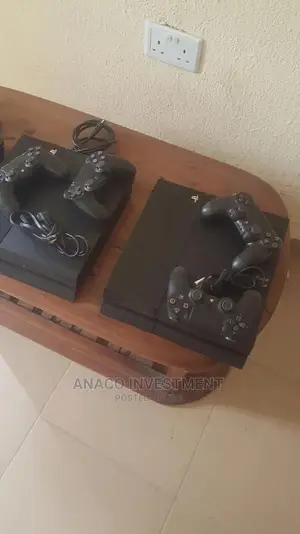 Playstation 4 Uk Used 10 Games Installed