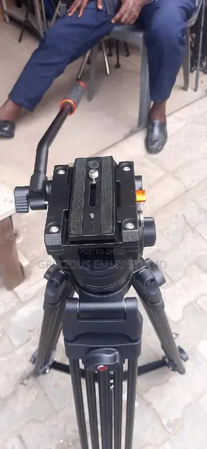 Triopo (1.8m) Height Tripod Stand
