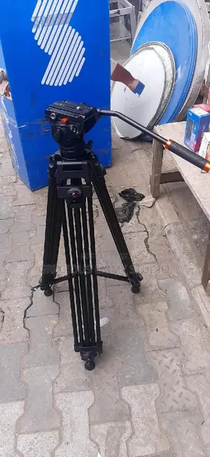 Triopo (1.8m) Height Tripod Stand